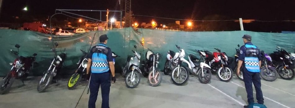 Trece motociclistas detenidos por picadas a alta velocidad en Circunvalación Oeste