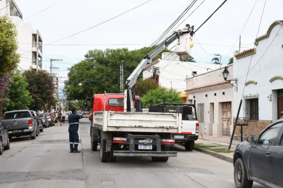 Avanza el operativo para retirar cables en desuso y reducir la contaminación visual- Avanza el operativo para retirar cables en desuso y reducir la contaminación visual