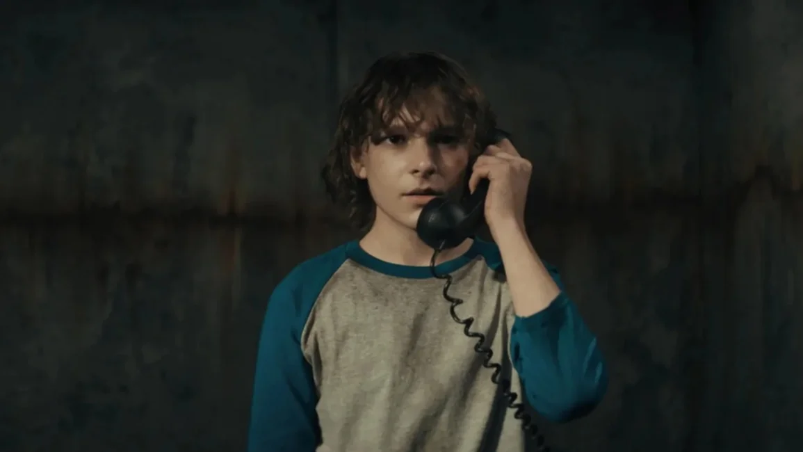 De qué trata "El teléfono negro", la impactante película de terror que llegó a Netflix