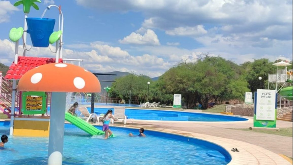 ¡Comienzan las vacaciones!: cuánto cuesta disfrutar del camping y parque acuático de Coronel Moldes