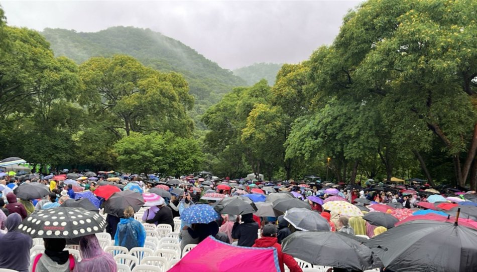 Virgen del Cerro en Salta: bajo una intensa lluvia, la fe y la devoción de miles de peregrinos no se apagó 