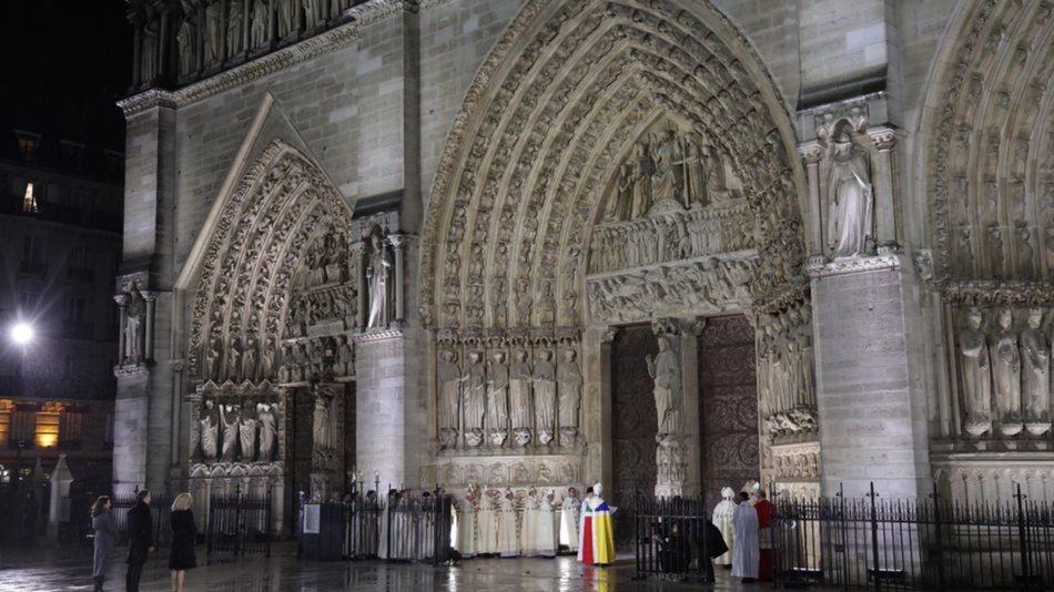 Reabrió Notre-Dame de París con gestos de líderes mundiales