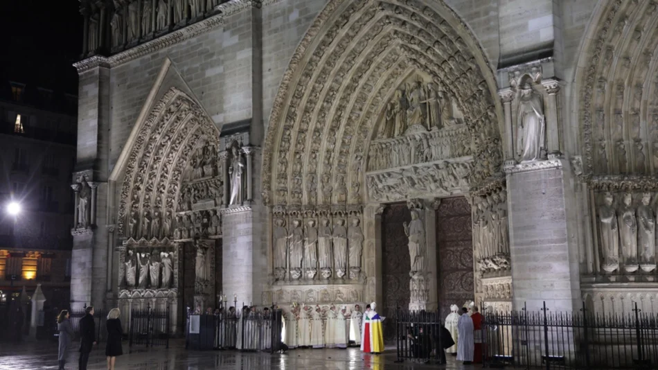 Reabrió Notre-Dame de París con gestos de líderes mundiales