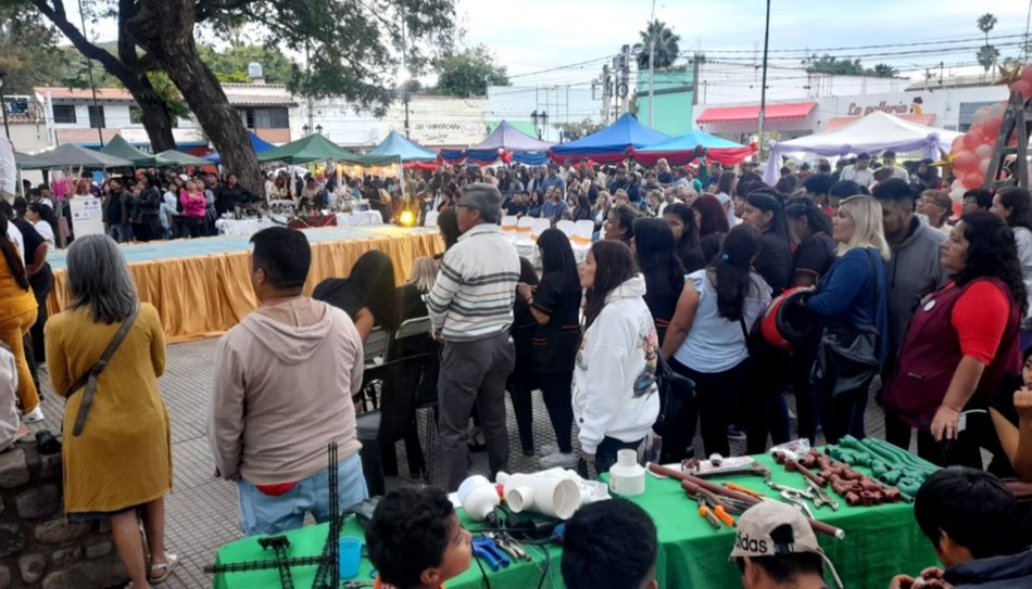 Cerrillos: más de 3.500 personas visitaron la feria de artes y oficios de la Fundación Futuro 