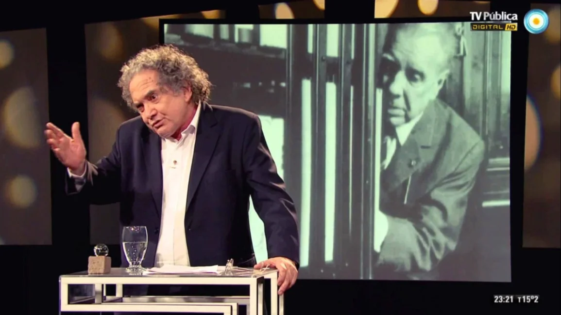 "Borges por Piglia": un viaje televisivo por la literatura argentina, en un libro