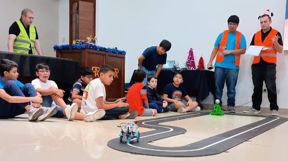 Robótica a full: comenzó la exposición anual y competencia de robótica de IITA