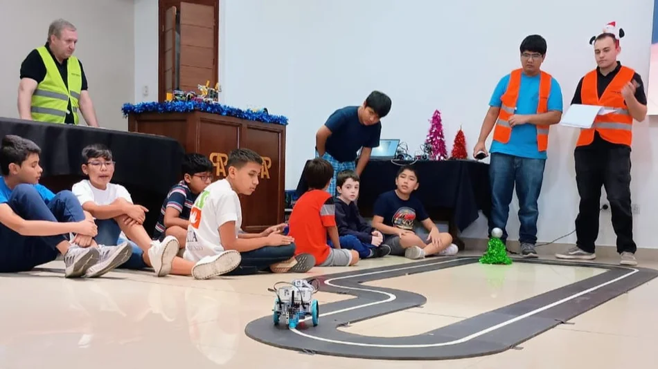 Robótica a full: comenzó la exposición anual y competencia de robótica de IITA