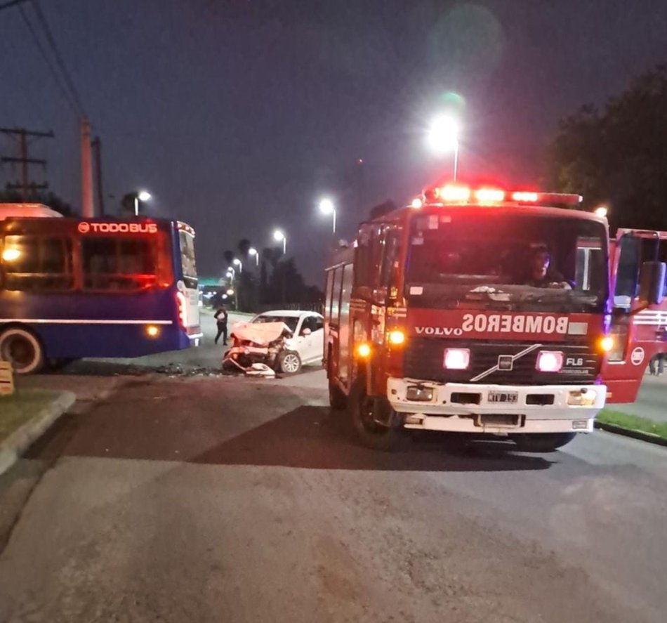 Grave accidente de tránsito en la zona Sur de Salta deja cuatro heridos, uno en código rojo