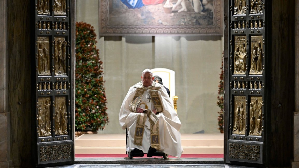El papa Francisco deseó esperanza para los países abrumados por deudas y profanados por la guerra