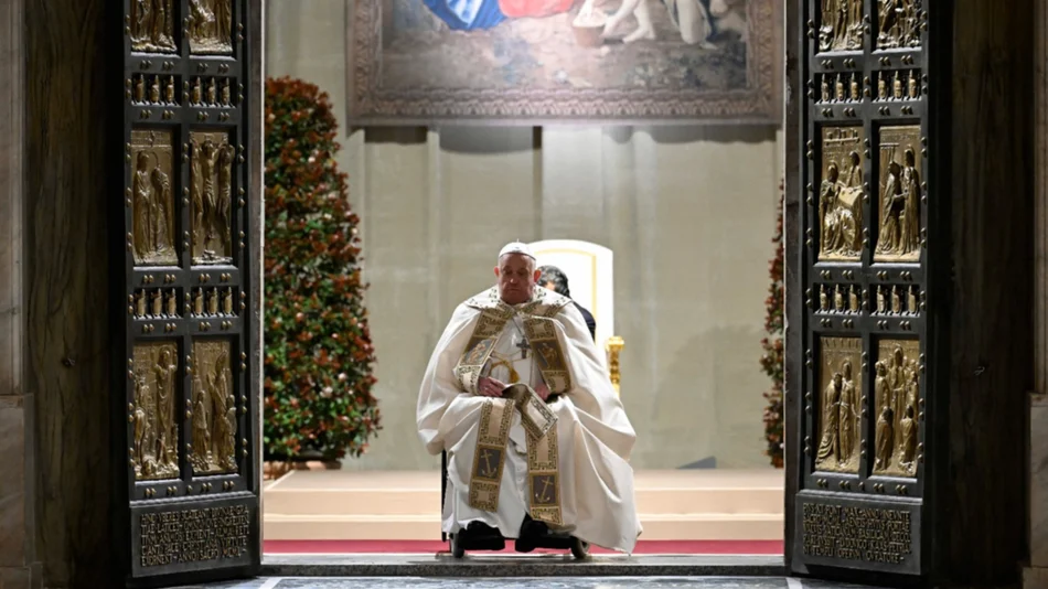 El papa Francisco deseó esperanza para los países abrumados por deudas y profanados por la guerra