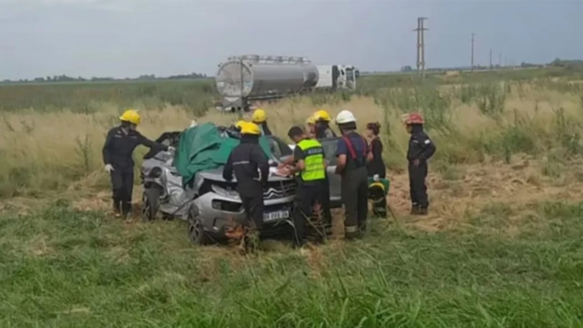 Tragedia: una pareja viajaba hacia Santa Fe para festejar Navidad y murió en un choque con un camión