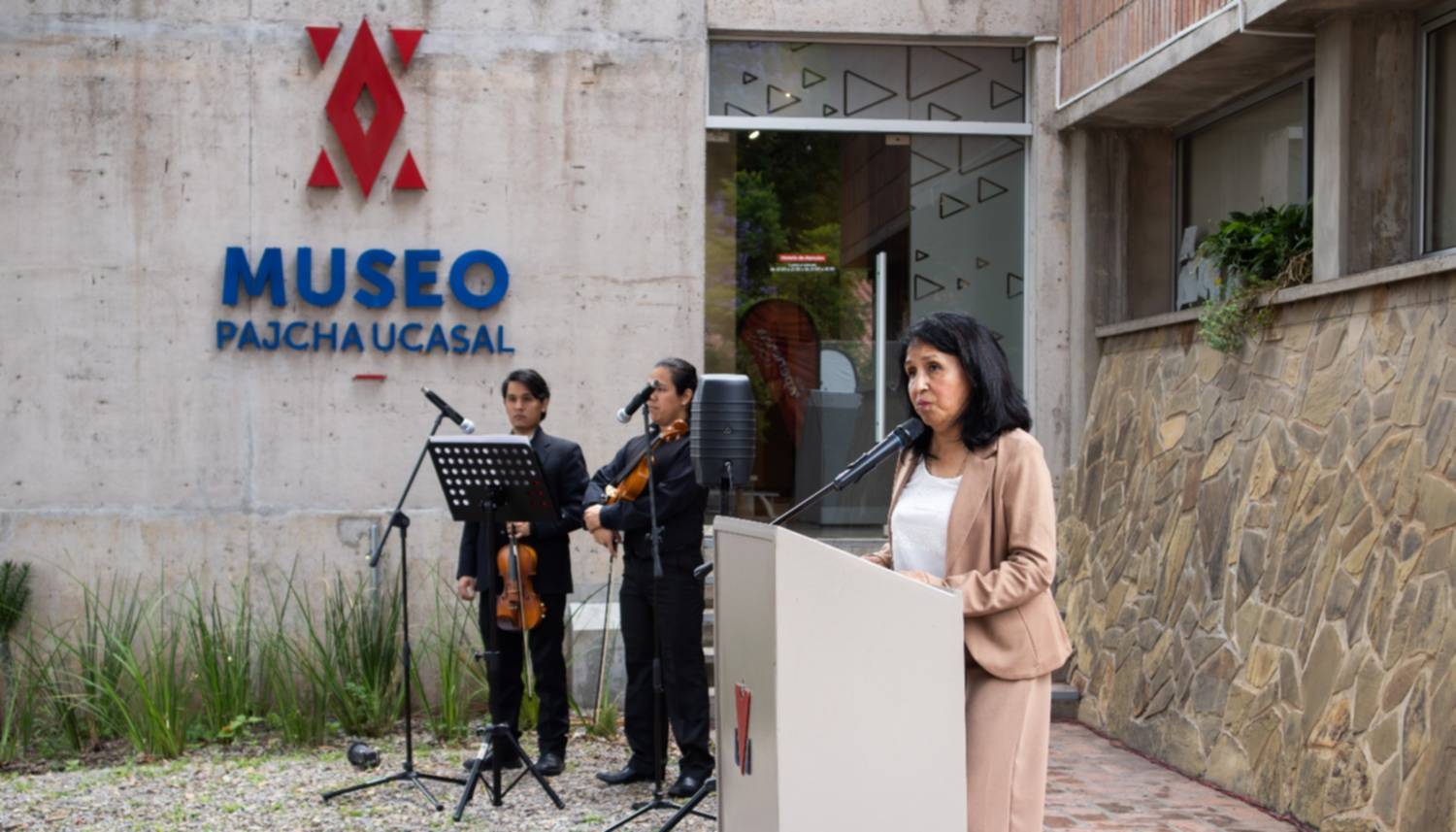 Arte, formación y solidaridad: estudiantes de UCASAL participaron en una muestra a beneficio de la Fundación HOPE