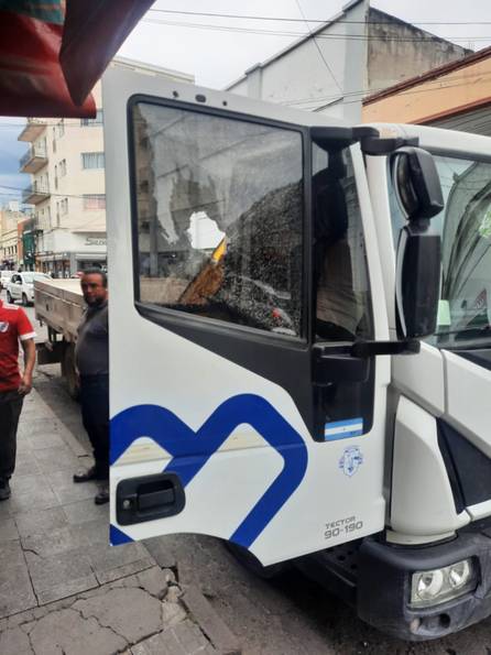 Decomisaron un carro pochoclero en Plaza 9 de Julio: el propietario agredió al personal municipal